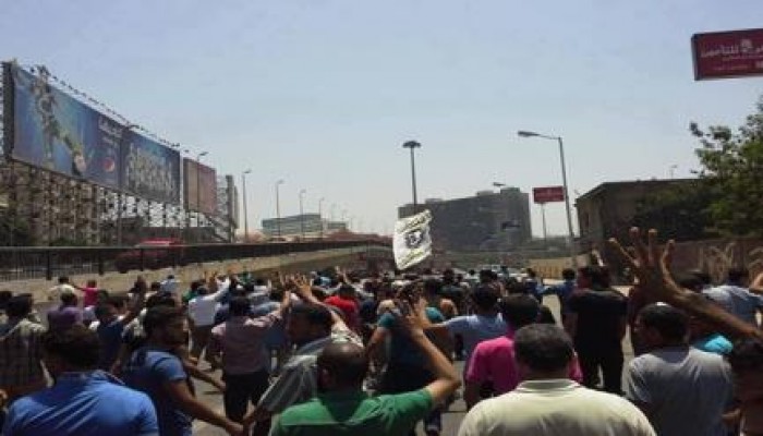 بالفيديو .. مسيرة حاشدة "مفاجئة" بالقرب من ((ميدان التحرير)) "سنحيا كراما"