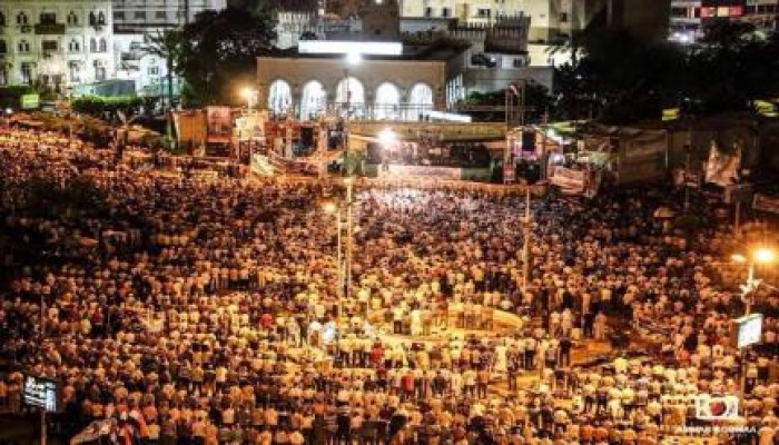 فيديو : تراويح ليلة أول يوم رمضان من ميدان رابعة العدوية 1434 - 2013