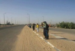 سلسلة بشرية ويوم من رابعة فى أول أيام رمضان بالإسماعيلية