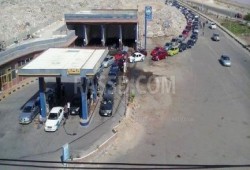 بالصور :  تفاقم أزمة "البنزين" بـ بورسعيد واستياء المواطنين