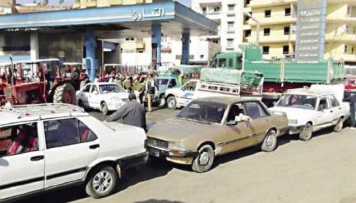 كفر الشيخ .. طوابير واشتباكات امام محطات الوقود بسبب نقص البنزين والسولار