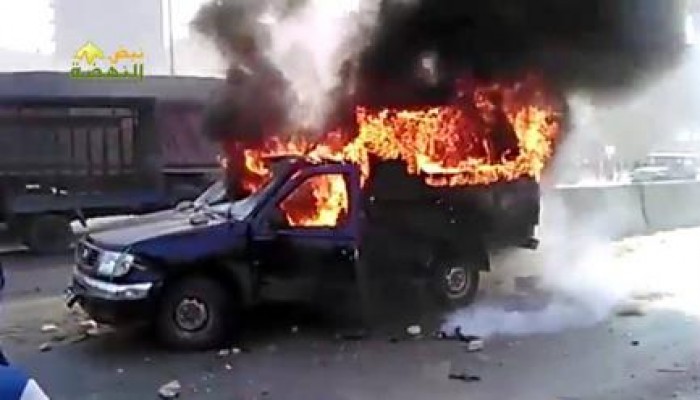 لأول مرة: باعة جائلون يحرقون 3 سيارات شرطة بالزقازيق