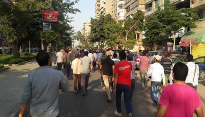 بالصور والفيديو : شباب و طلاب ضد الانقلاب يتظاهرون في محيط ميدان رابعة العدوية