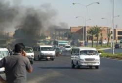 الثوار  يقطعون العديد من الطرق فى بداية " الانتفاضة"