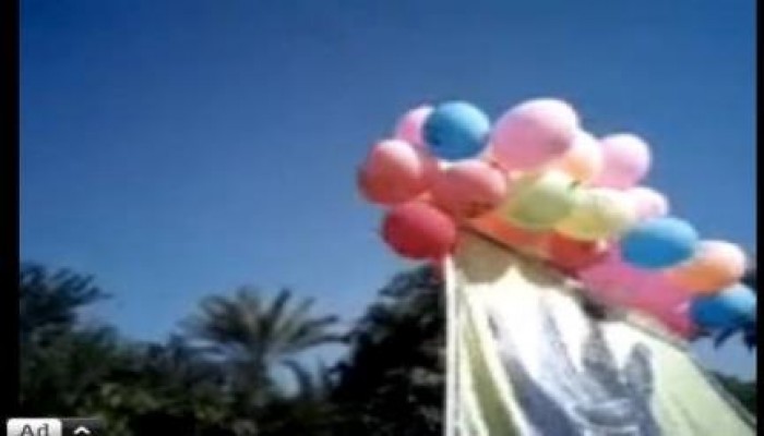 بالونات رابعة وصور الرئيس مرسي تطير فى سماء الإسماعيلية