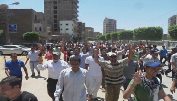 بالصور : مسيرة حاشدة لثوار الفيوم في حي باغوض