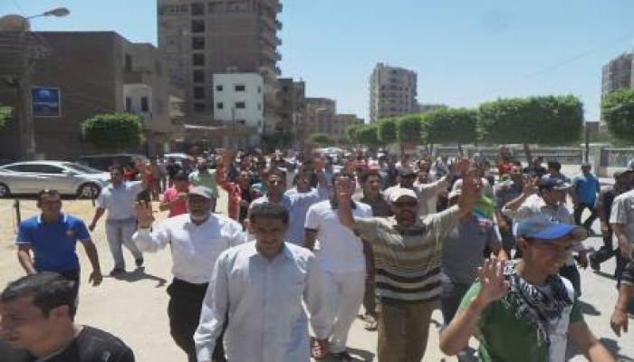 بالصور : مسيرة حاشدة لثوار الفيوم في حي باغوض