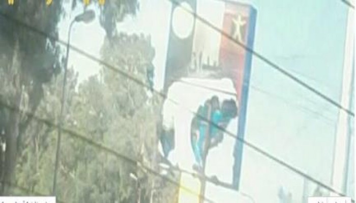 مجهولون يمزقون لوحة عدلي منصور ويطمسون اسمه بميدان الترانزستور بالإسماعيلية