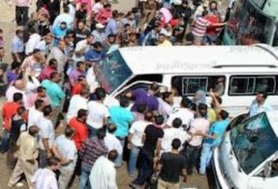مواقف السيارات تشتعل بعد مضاعفة الأجرة واشتباكات بالجملة بين السائقين والركاب