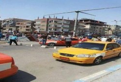 سائقوا التاكسى بالإسماعيلية يرفضون اقتراح المحافظ و يقطعون طريق إبراهيم سلامة