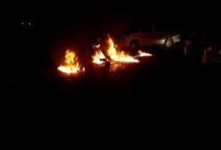 ثوار سيناء يقطعون أهم شوارع العريش (فيديو)