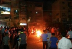 البحيرة - بالصور : متظاهرون بالبحيرة يلاحقون "أمن الانقلاب" ويقطعون الطريق