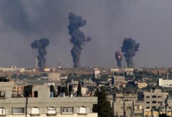 الكيان الصهيوني يشن حرب على غزة والانقلاب في مصر يمنع دخول المرضى من رفح البري