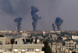 الكيان الصهيوني يشن حرب على غزة والانقلاب في مصر يمنع دخول المرضى من رفح البري