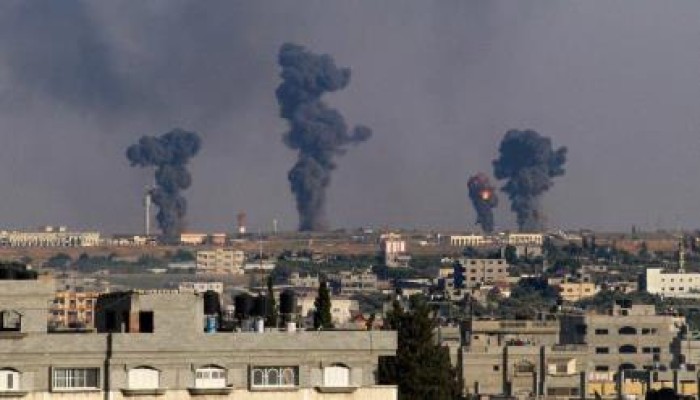 الكيان الصهيوني يشن حرب على غزة والانقلاب في مصر يمنع دخول المرضى من رفح البري