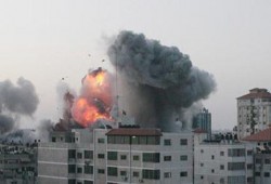 ضابط بالجيش الصهيوني : ألقينا 400 طنا من القنابل على ‫‏غزة‬ خلال يومين