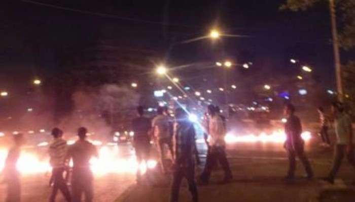 عاجل - بالصور : الثوار يقطعون طريق ميدان الحجاز في قلب مصر الجديدة