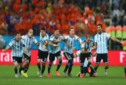 بالفيديو .. الأرجنتين تلحق بألمانيا في نهائي المونديال بعد الفوز بركلات الترجيح على هولندا
