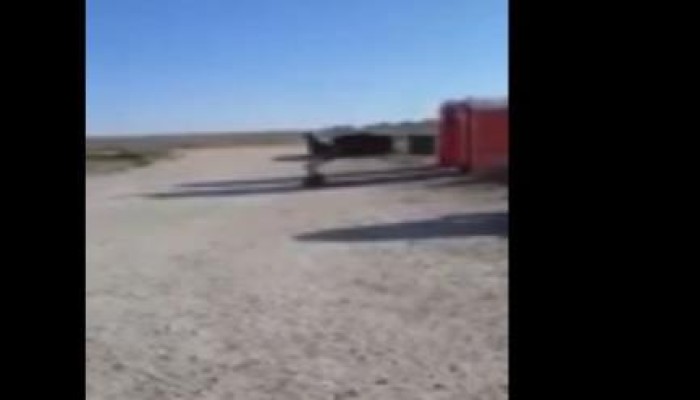 بالفيديو  جندي صهيوني لحظة انطلاق صافرة الإنذار يخرج عريانا من الحمام