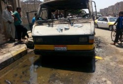 كفر الشيخ: بسبب إتاوات ضابط بالمرور.. سائق يشعل النيران بسيارته الميكروباص بدسوق (صور)