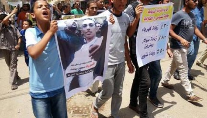 مسيرة لثوار مدينة الروضة بدمياط للتنديد بارتفاع الأسعار وتطالب بإسقاط حكم العسكر