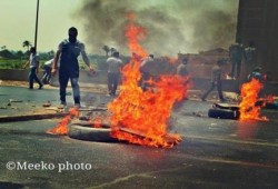 بالصور .. الثوار يقطعون الطريق الدائري قبل قليل احتجاجا على قرارات وممارسات سلطة الانقلاب