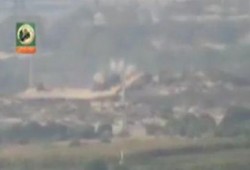 بالفيديو .. استهداف دبابة صهيونية نوع  ميركافاة داخل موقع زيكيم شمال القطاع بصاروخ كورنيت