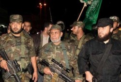 القيادي بحركة حماس الدكتور محمود الزهار يتقدم صفوف المقاومة في غزة