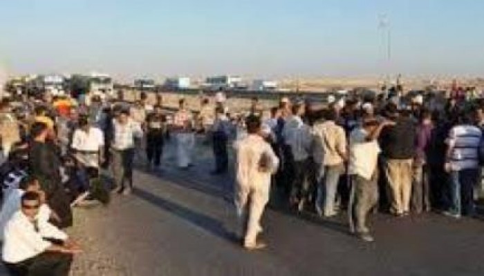 مجهولون يقطعون طريق كوبرى دسوق- دمنهور بسبب الكهرباء
