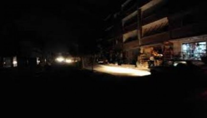 «الكهرباء» تنفي حل أزمة انقطاع التيار بعد 45 يوما.. وتقول: لا يجب الإسراف في التفاؤل