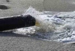 نحس السيسي يعشش في ربوع مصر .. انقطاع المياه 20 ساعة بإدفو بسبب انفجار خط مياه الشرب