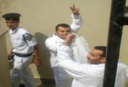 المعتقل يوسف طلعت يحكي مواقف لفضيلة المرشد أثناء المحاكمات