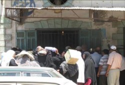 مشاجرات وطوابير فى الإسماعيلية لصرف مقررات التموين