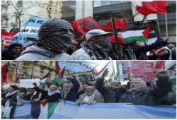 بالصور : مظاهرة حاشدة للتضامن مع أهل غزة في عاصمة الأرجنتين