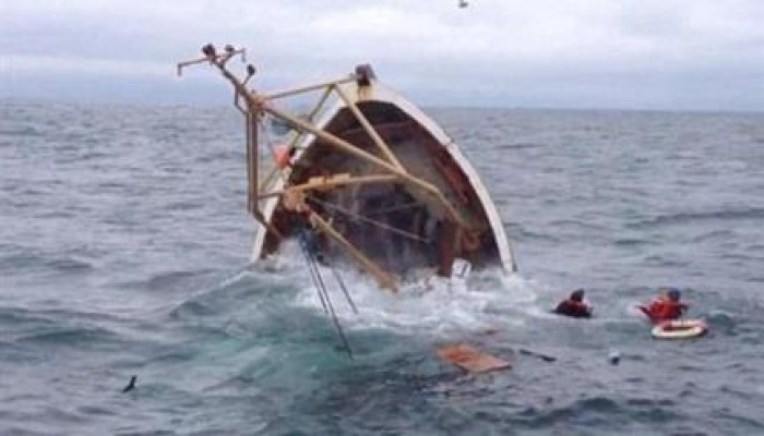 غرق مركب على متنها 56 مصريا أثناء هجره غير شرعية إلى إيطاليا.. وانتشال جثتين فقط