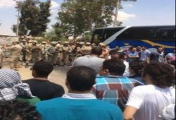 قوات الجيش تمنع القافلة الشعبية لنصرة ‫غزة‬ من التقدم في سيناء والشباب يرفضون العودة