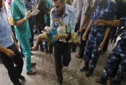 عشرات الشهداء وآلاف الفارين من مجزرة الشجاعية بغزة