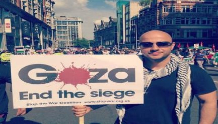 بالصور : الفنان العالمي " ماهر زين " يشارك في مسيرة تضامنية مع شعب غزة ضد الصهاينة