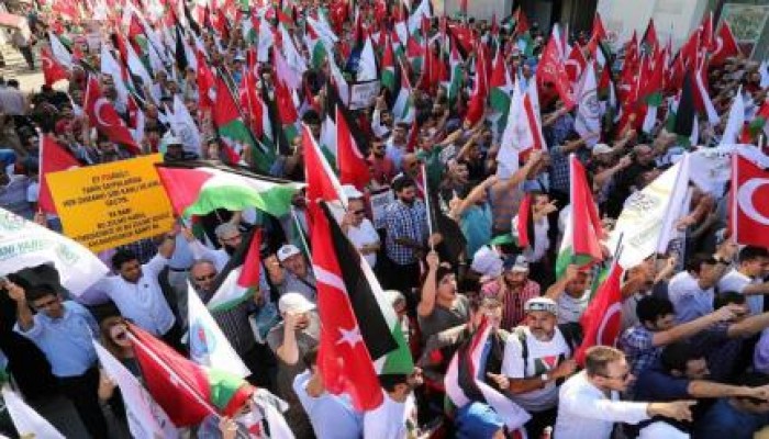 بلديات تركية تقاطع البضائع "الصهيونية" لعدوانها على غزة