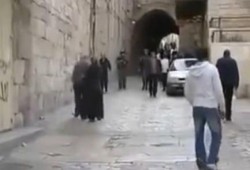 بالفيديو شاهد رعب الخونة الصهاينة وثبات أهل فلسطين