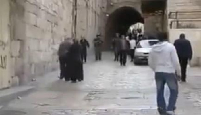 بالفيديو شاهد رعب الخونة الصهاينة وثبات أهل فلسطين