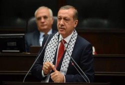 أردوغان‬ يرتدي الكوفية الفلسطينية تضامنًا مع ‫ ‏غزة