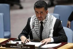 بالصور :تضامناً مع فلسطين .. ممثل دولة بوليفيا يرتدي الكوفية الفلسطينية في جلسة مجلس الامن