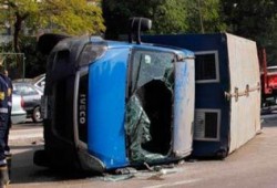 إصابة 5 أفراد شرطة في حادث انقلاب سيارة تابعة لمديرية أمن المنيا