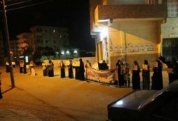 بالصور وقفة تضامنية لنساء ضد الانقلاب بأسوان تحت منزل الصحفي حمدي طه