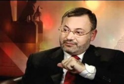 أحمد منصور: صمود المقاومة أصاب الكيان الصهيونى بالجنون