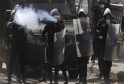 قوات الأمن تعتدي على المتظاهرين في سندوب بالغاز والرصاص