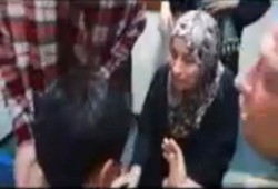 فيديو.. أم غزاوية تفاجأت بأن ابنها حي بعدما أشيع خبر استشهاده.. شاهد رد فعلها!