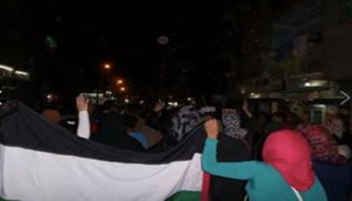 ثوار الإسماعيلية يهتفون ليلية العيد: يا فلسطيني لا تهتم راح نفديك بالروح والدم