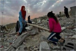 صورة وتعليق .. صمود أهل غزة "لا مثيل له"